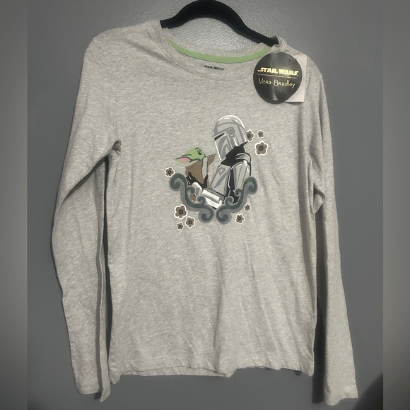 Star Wars Vera Bradley longsleeve Mandalorian top - Picture 1 of 2